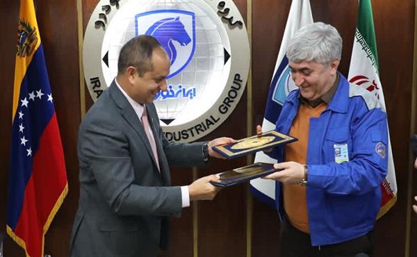 با امضای قرارداد میان ایران خودرو و وزیر حمل و نقل این کشور صورت گرفت؛ آغاز صادرات محصولات ایران‌خودرو به ونزوئلا