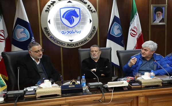 مدیرعامل شرکت ایران خودرو خبر داد: آمادگی ایران‌خودرو برای نوسازی تاکسی‌های تهران در برنامه پنج ساله